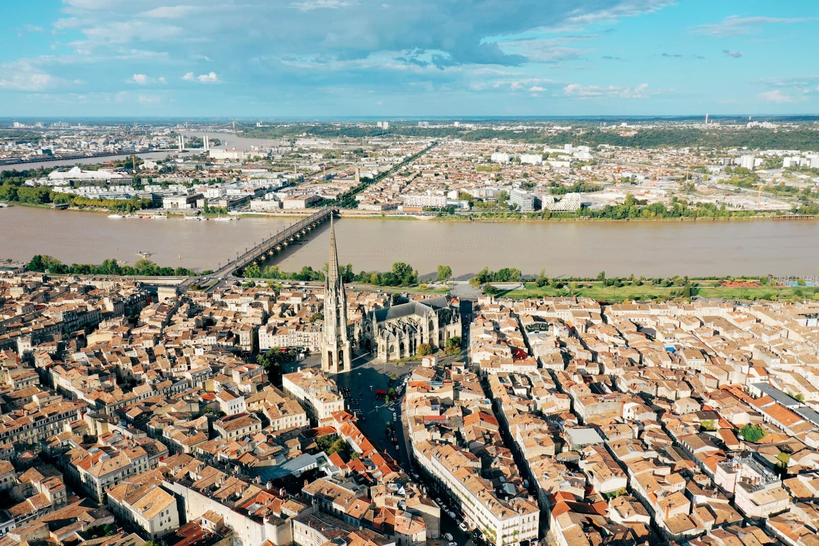 Les quais de Bordeaux et les façades du XVIIIe siècle