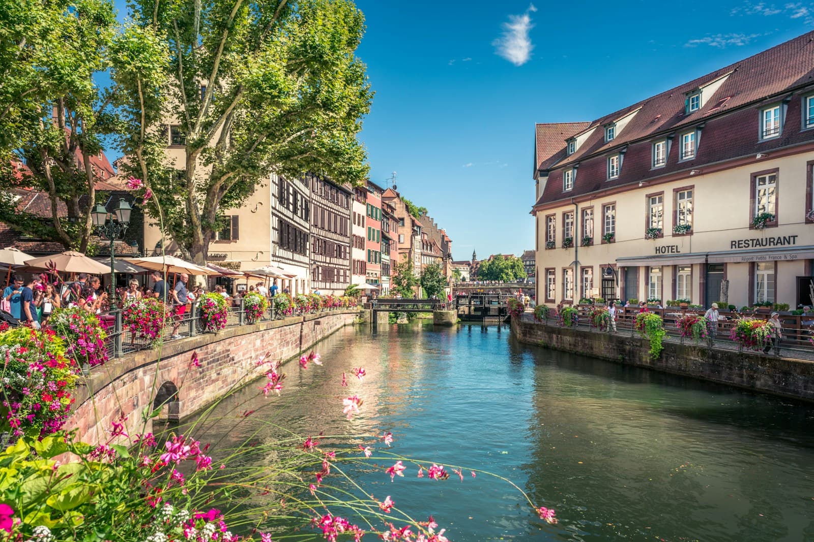 Les bords de l'Ill à Strasbourg et les façades du centre